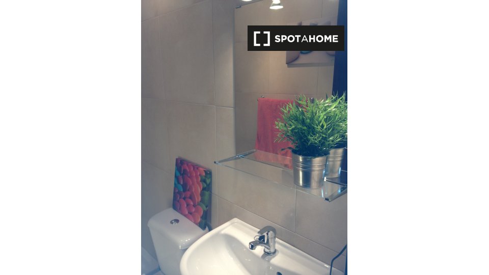 Double room Madrid, 5 beds, 140m² — photo 6