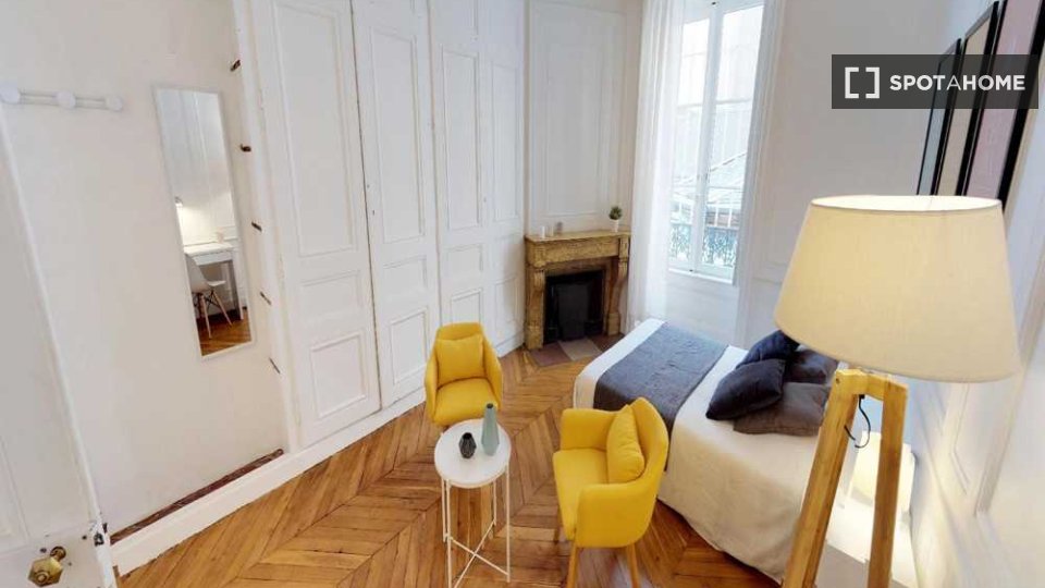Double room Lyon, 5 beds, 130m² — photo 2