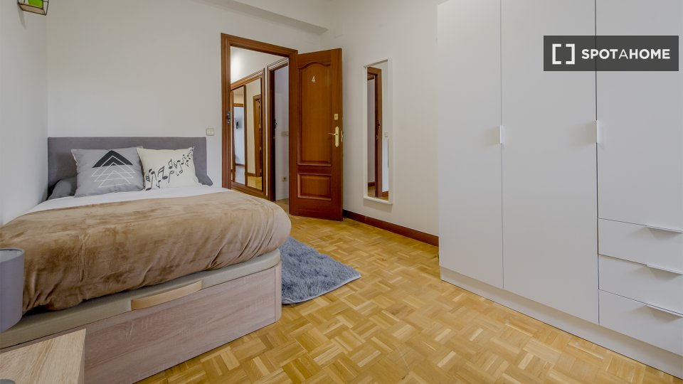 Double room Madrid, 8 beds, 240m² — photo 32