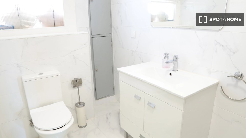 Double room Lisbon, 6 beds — photo 19