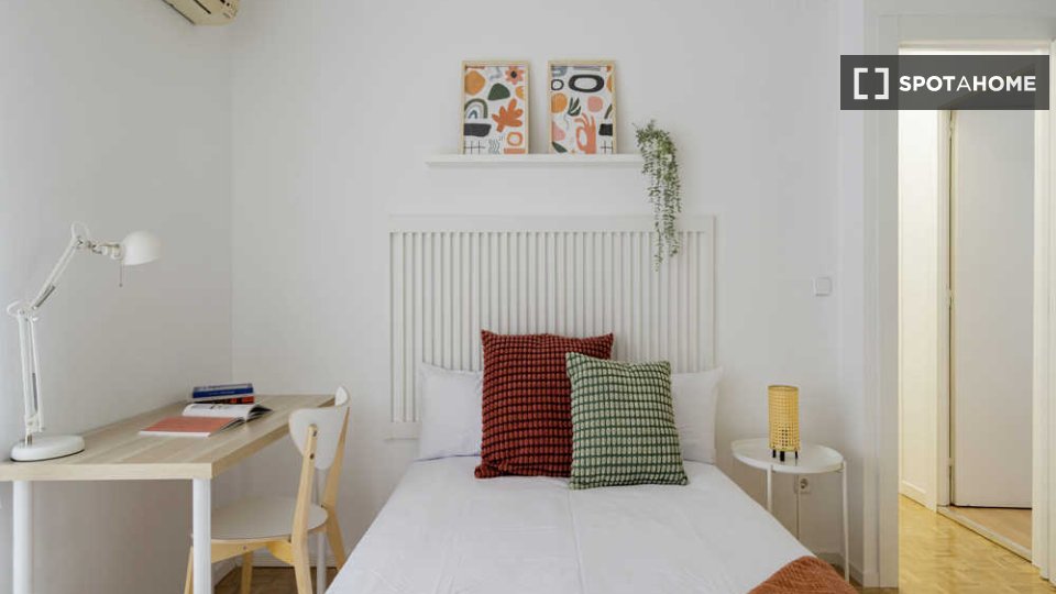 Double room Madrid, 8 beds — photo 32