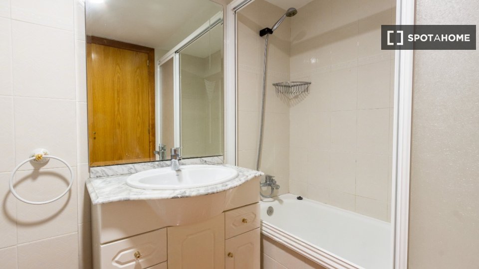 Double room Alicante, 7 beds, 150m² — photo 19