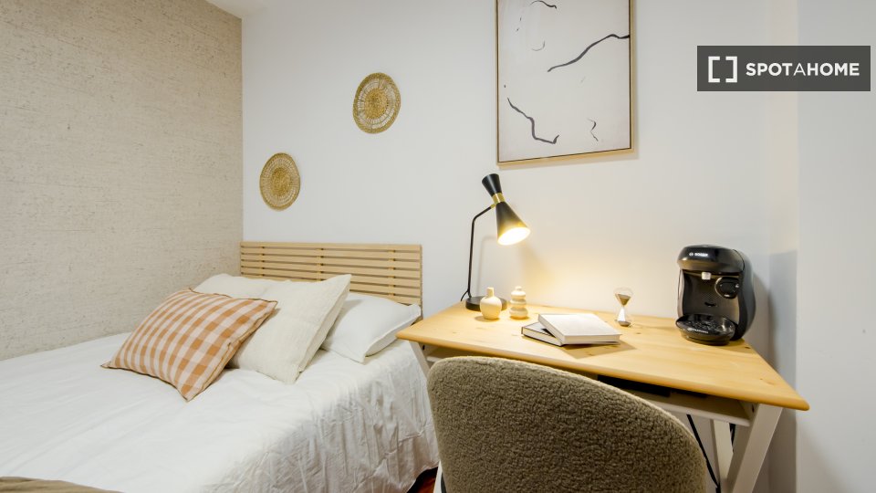 Double room Madrid, 6 beds, 117m² — photo 2