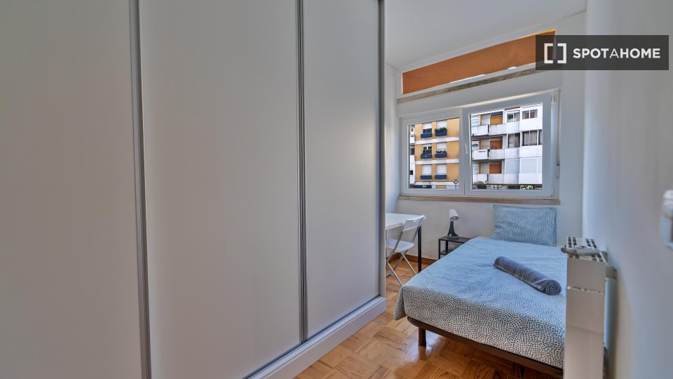 Double room Lisbon, 6 beds — photo 10