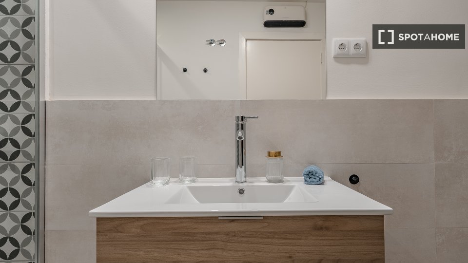 Double room Barcelona, 6 beds, 120m² — photo 74