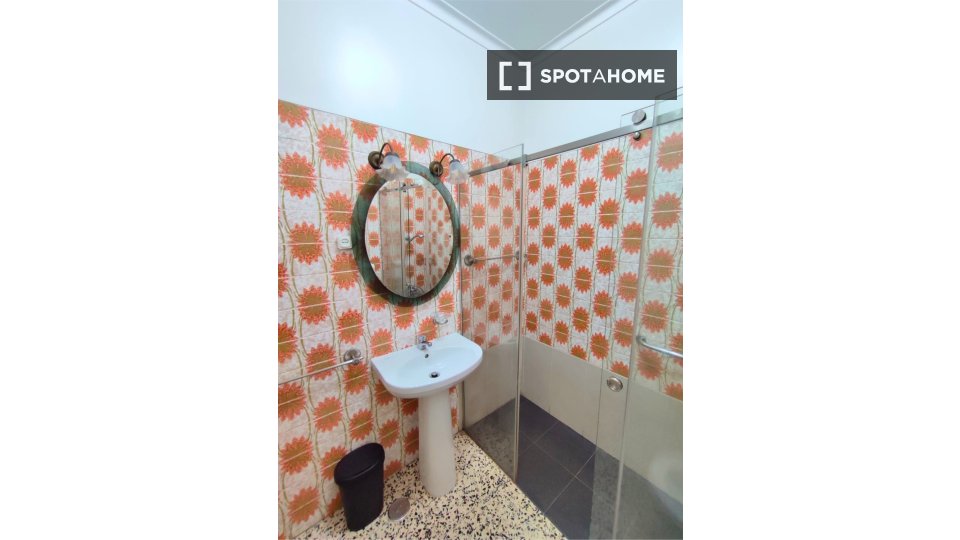 Double room Lisbon, 2 beds, 50m² — photo 8