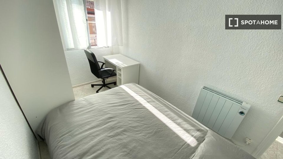 Double room Madrid, 4 beds — photo 12