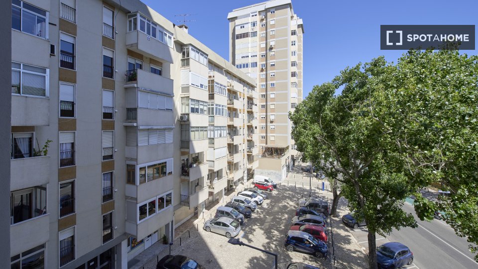 Double room Lisbon, 5 beds — photo 14