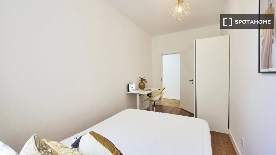 Double room Lisbon, 13 beds — photo 14