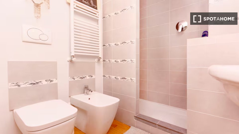 Double room Milan, 2 beds — photo 14