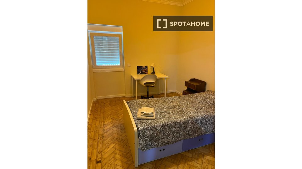 Double room Lisbon, 4 beds, 70m² — photo 10