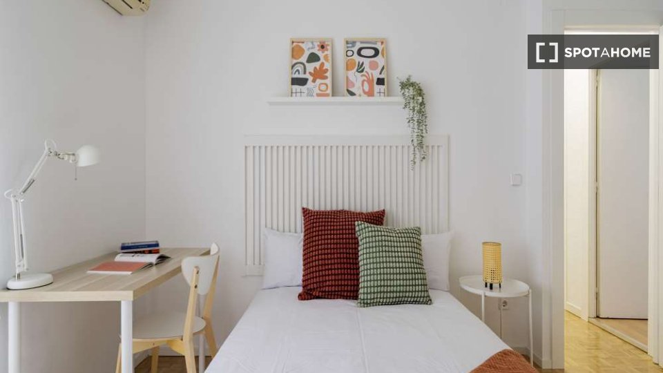 Double room Madrid, 8 beds — photo 5