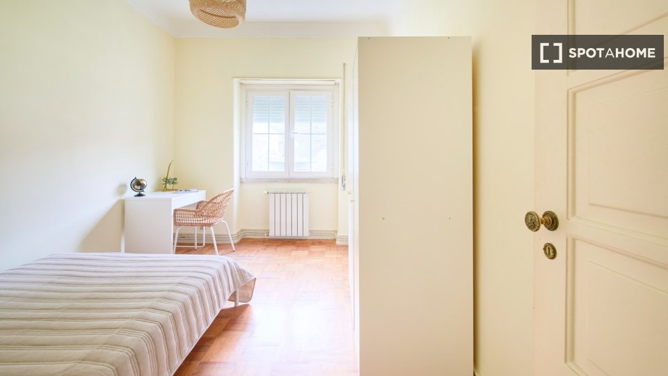 Double room Lisbon, 6 beds — photo 5