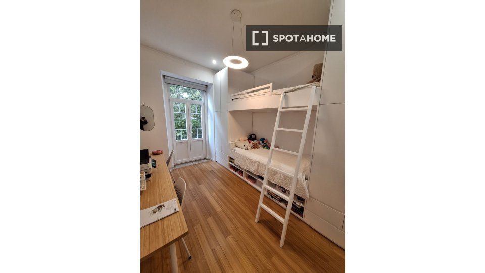 Apartment Lisbon, 3 beds, 125m² — photo 3