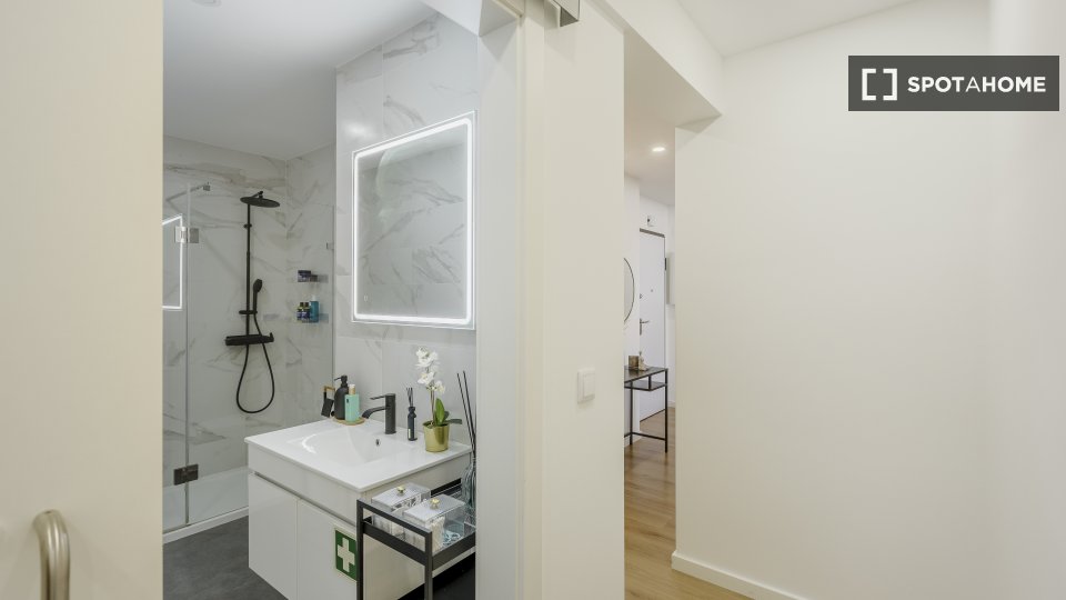 Apartment Lisbon, 2 beds — photo 11