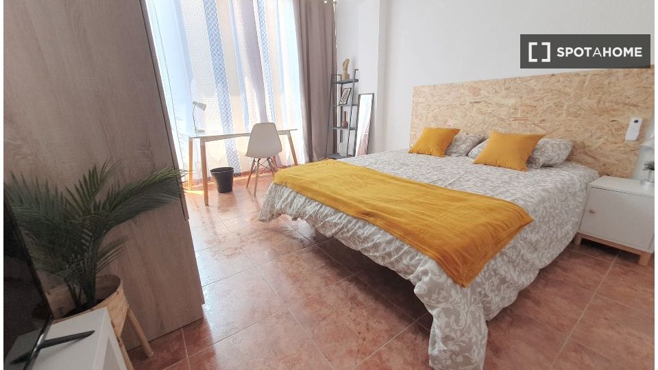 Double room Valencia, 5 beds — photo 15