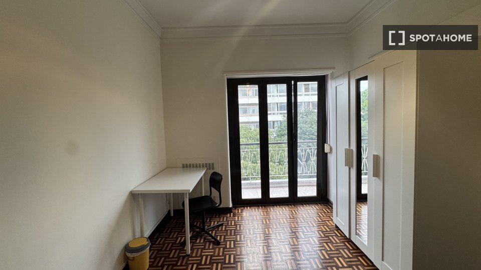 Double room Lisbon, 4 beds, 112m² — photo 12