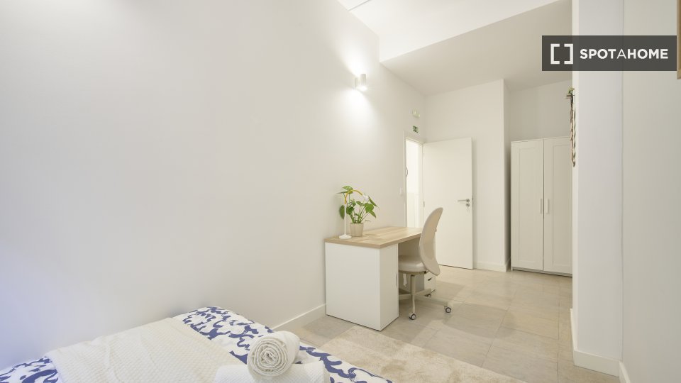 Double room Lisbon, 9 beds — photo 8