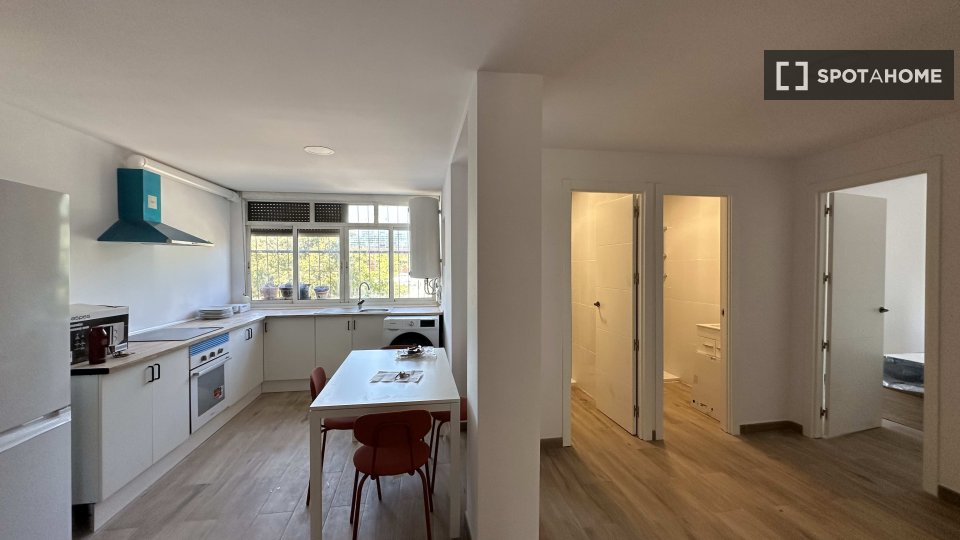 Double room Valencia, 4 beds, 74m² — photo 4