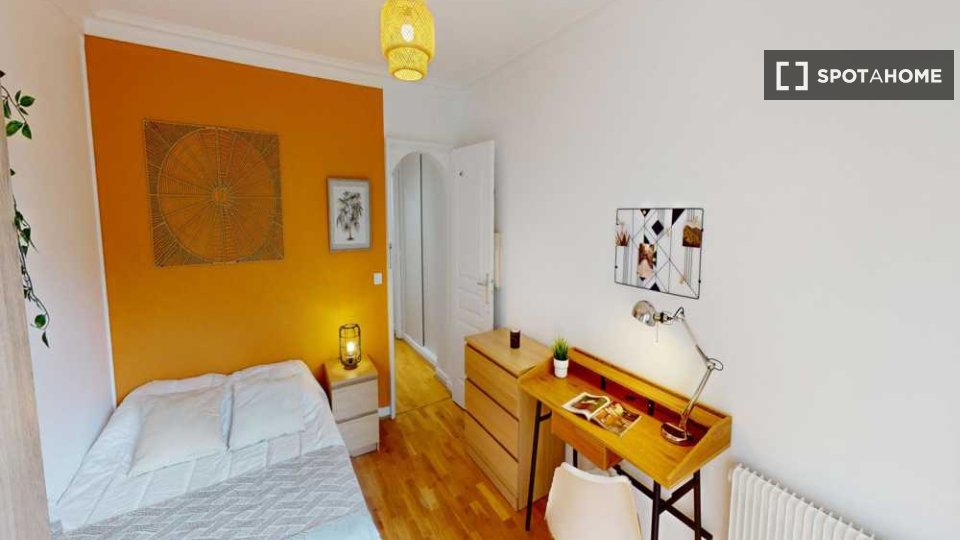 Double room Paris, 5 beds, 110m² — photo 2