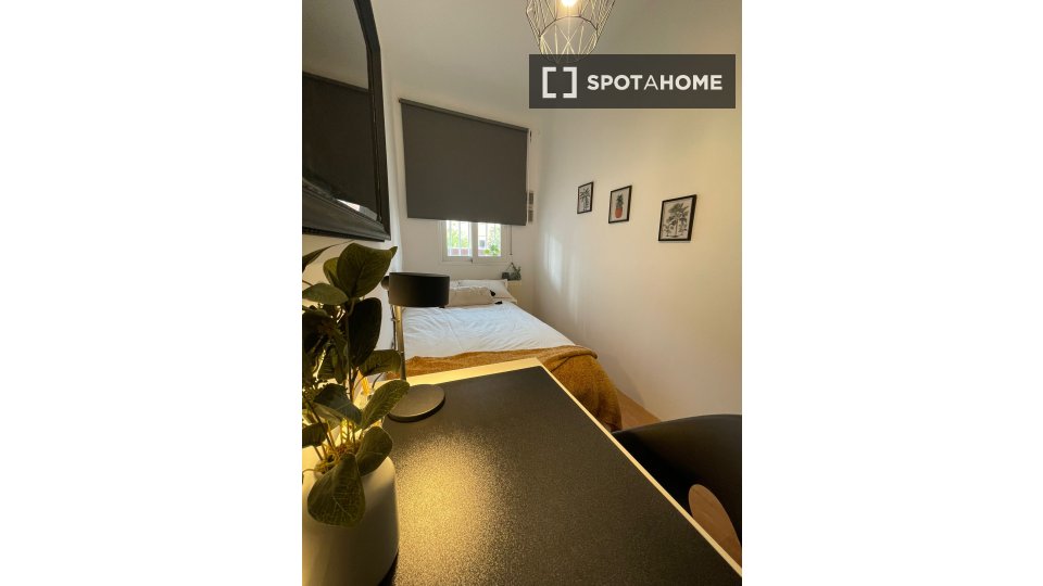 Double room Madrid, 3 beds — photo 16