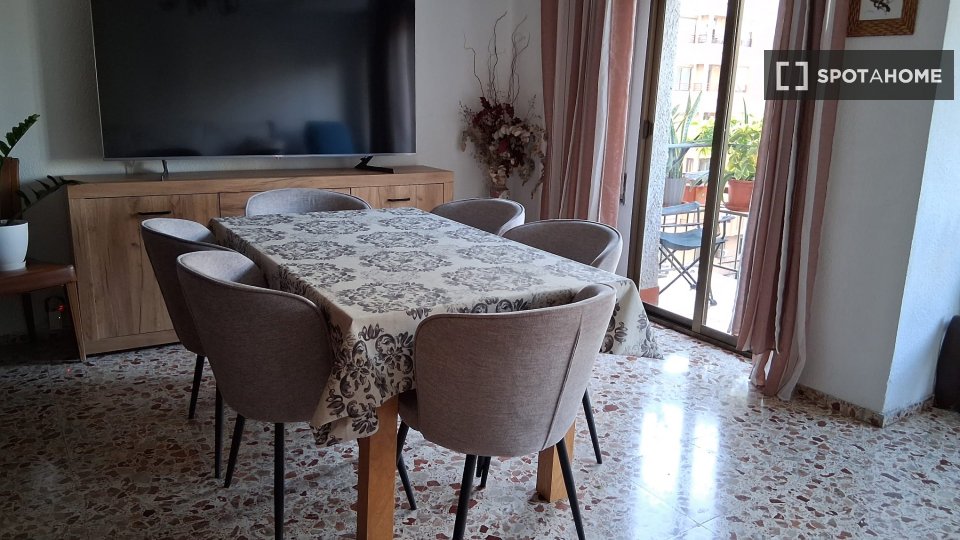 Double room Alicante, 4 beds — photo 18