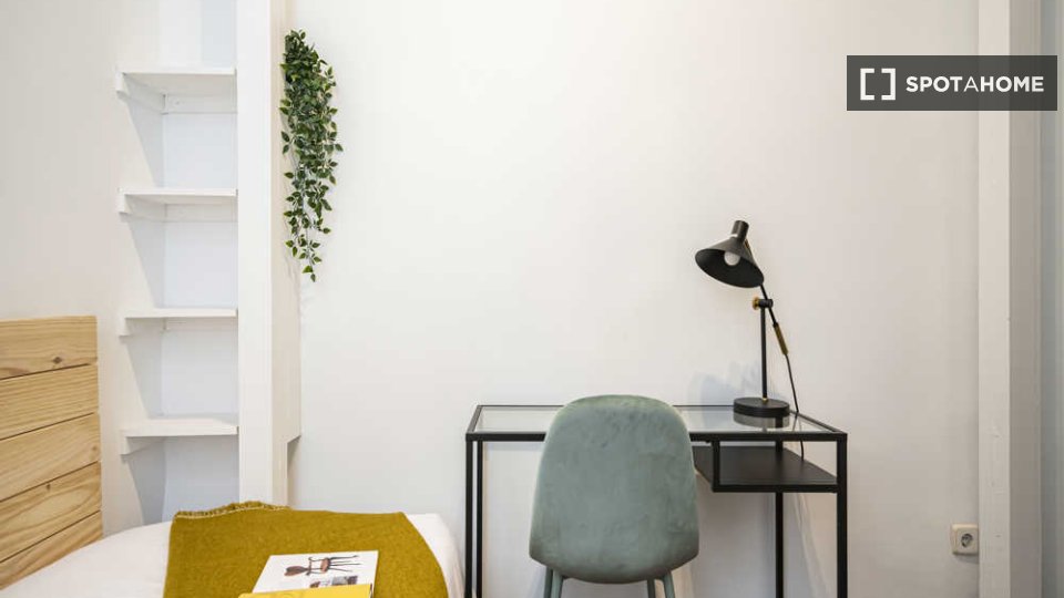 Double room Madrid, 6 beds — photo 40