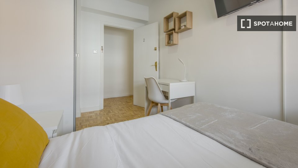 Double room Madrid, 5 beds, 120m² — photo 5