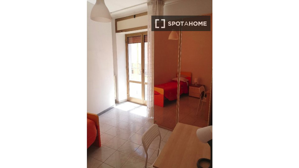 Double room Naples, 4 beds — photo 19