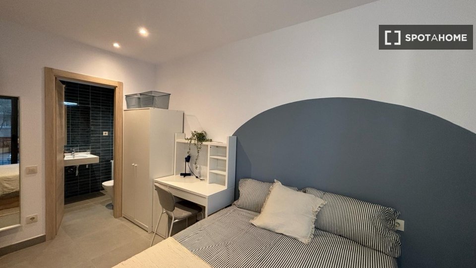 Double room Barcelona, 4 beds, 90m² — photo 16