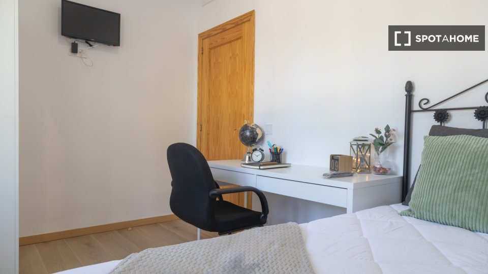 Double room Madrid, 5 beds — photo 2