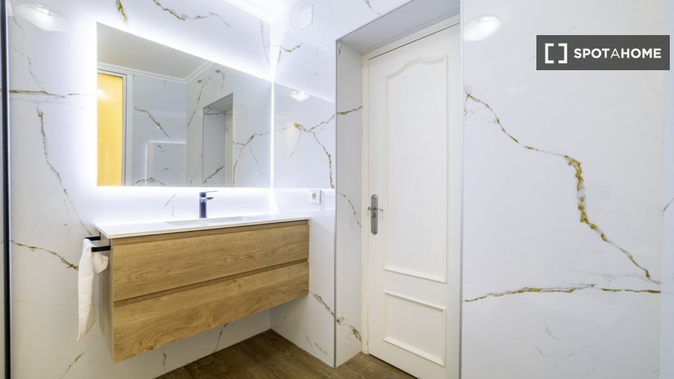 Double room Madrid, 8 beds — photo 8