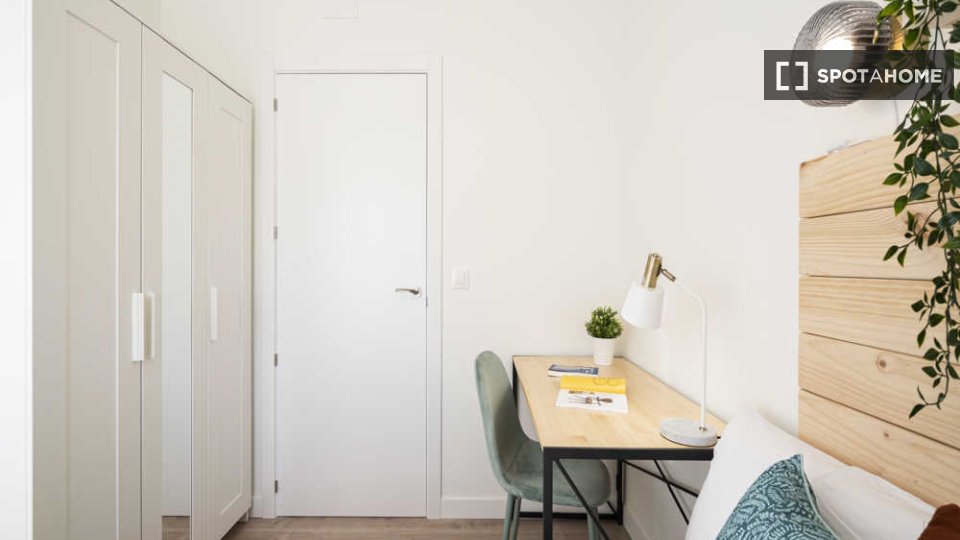 Double room Madrid, 17 beds — photo 33