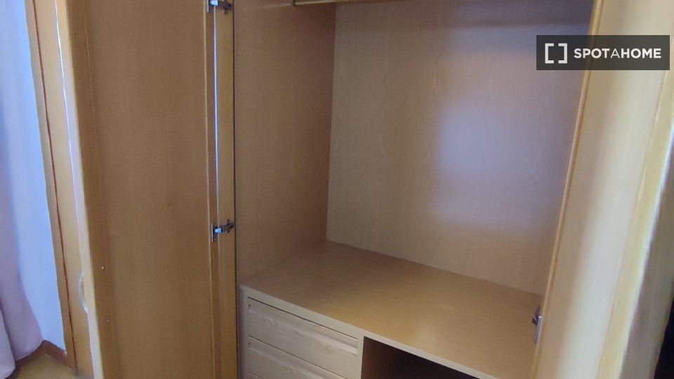 Double room Madrid, 5 beds, 110m² — photo 1