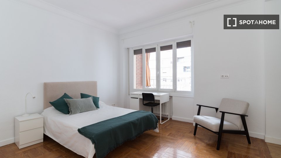Double room Madrid, 10 beds, 380m² — photo 10