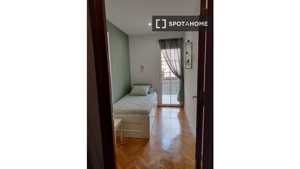 Double room Barcelona, 5 beds, 140m² — photo 1