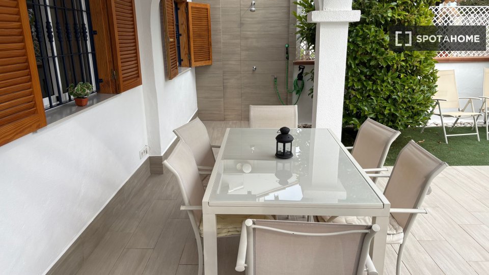 Apartment Alicante, 2 beds, 60m² — photo 18