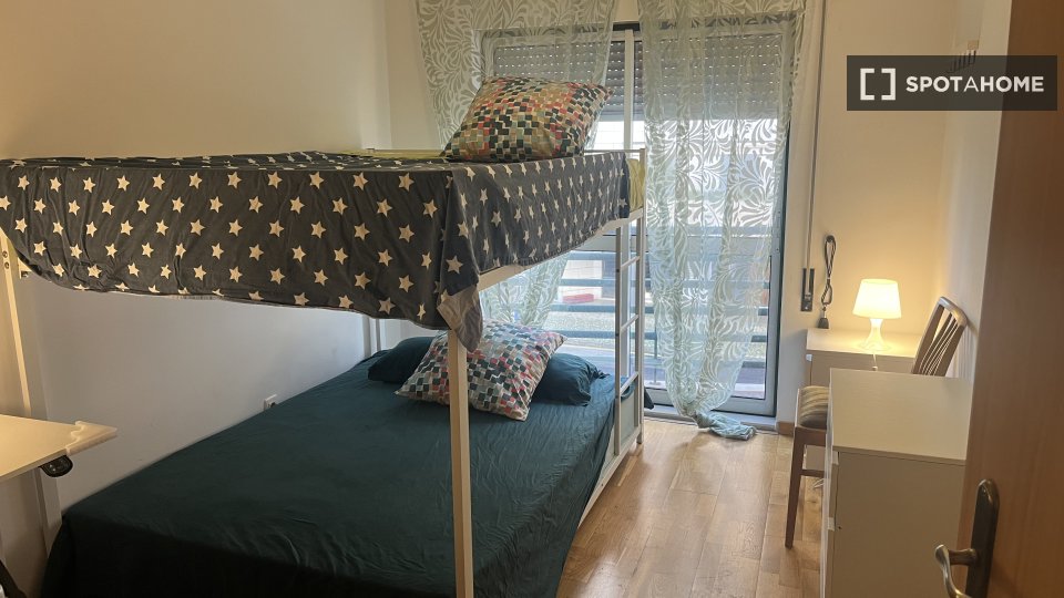 Double room Lisbon, 3 beds, 95m² — photo 15