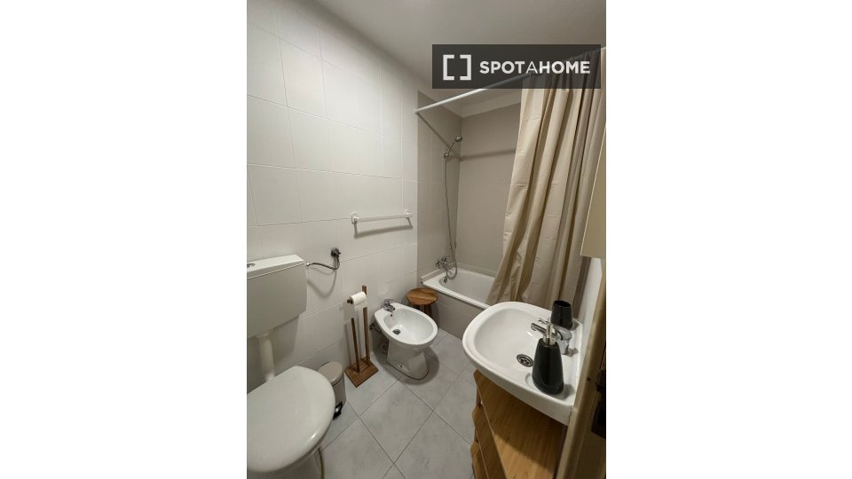 Double room Porto, 3 beds, 120m² — photo 1