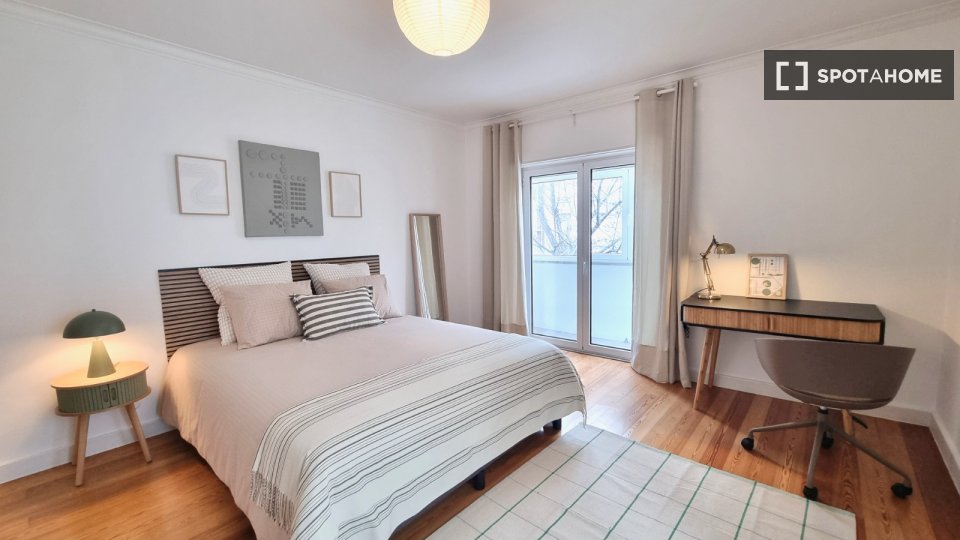 Double room Lisbon, 5 beds, 210m² — photo 12