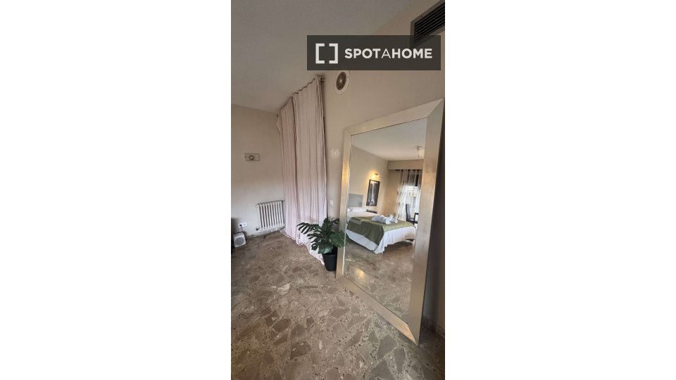 Double room Valencia, 5 beds, 150m² — photo 21