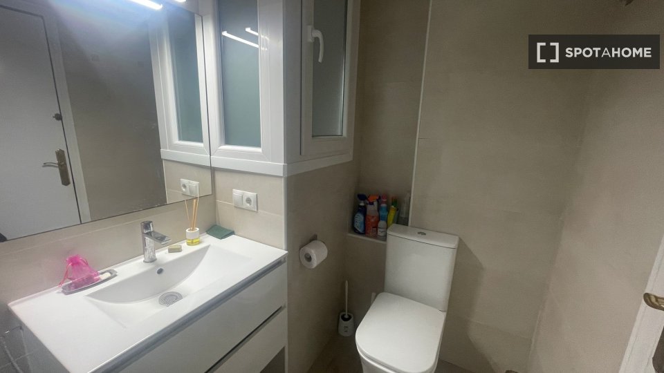 Double room Valencia, 5 beds, 120m² — photo 3