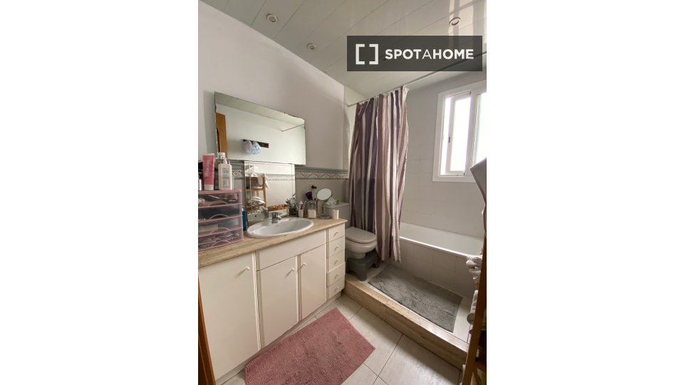 Double room Barcelona, 2 beds, 75m² — photo 14