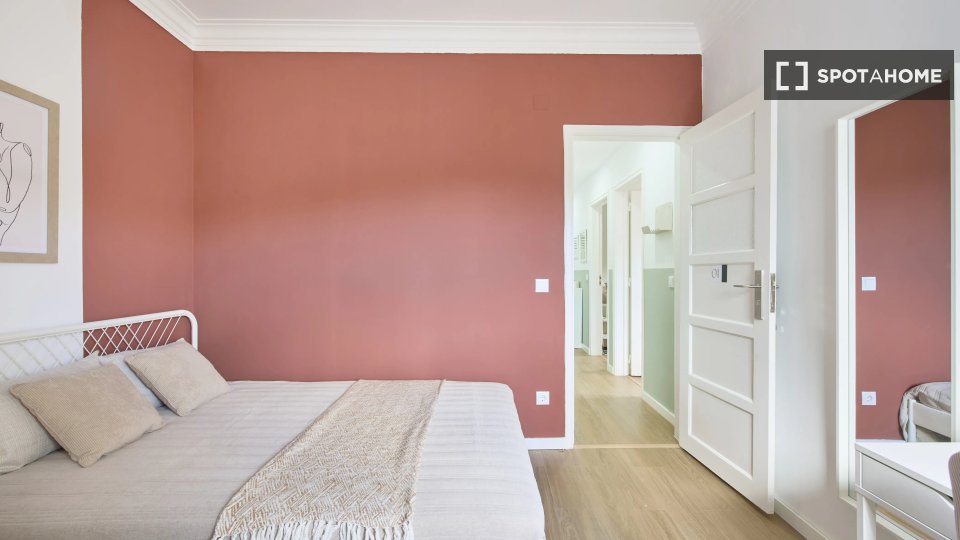 Double room Lisbon, 4 beds — photo 11