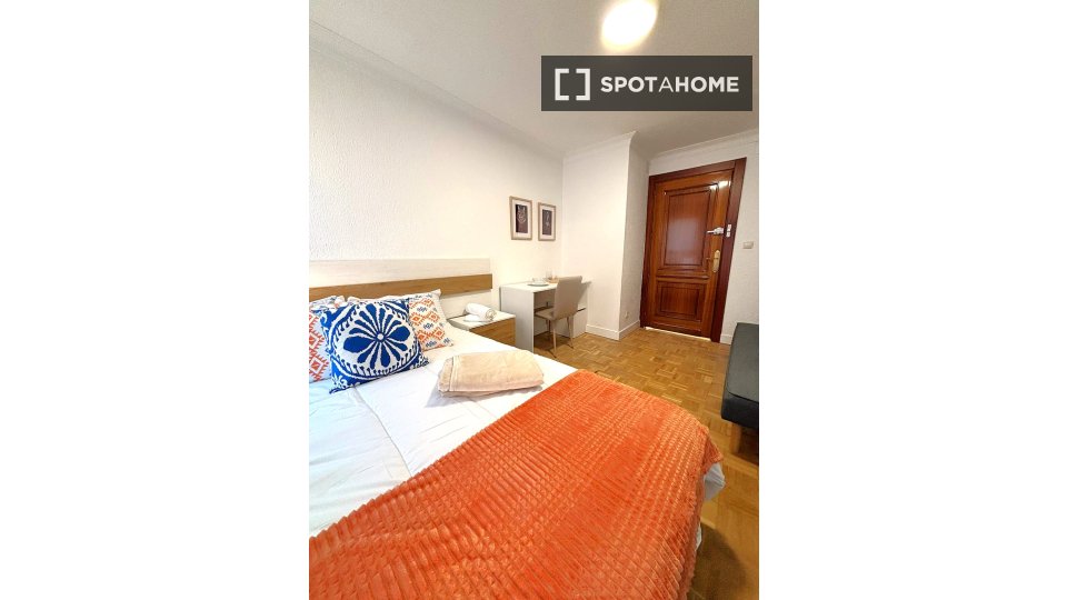 Double room Madrid, 8 beds, 170m² — photo 13