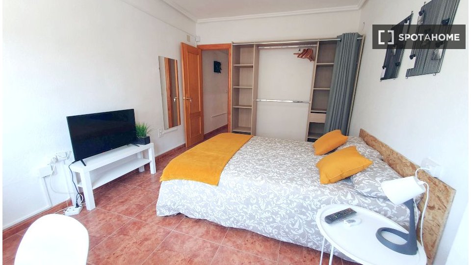 Double room Valencia, 5 beds — photo 8