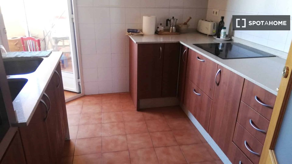 Double room Valencia, 3 beds — photo 13