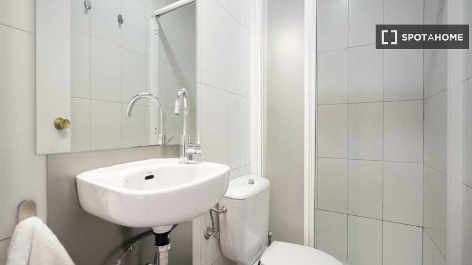 Double room Madrid, 16 beds — photo 58