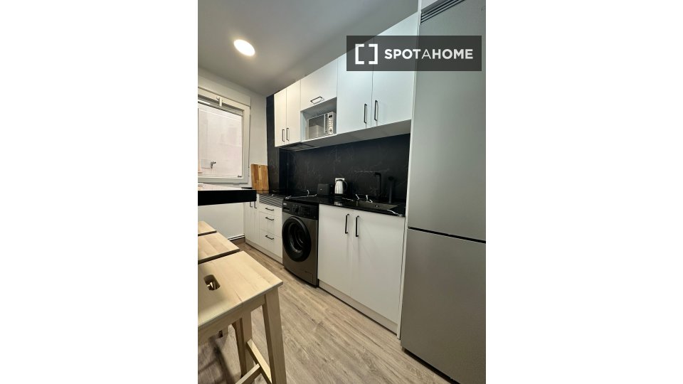 Double room Madrid, 4 beds, 90m² — photo 5