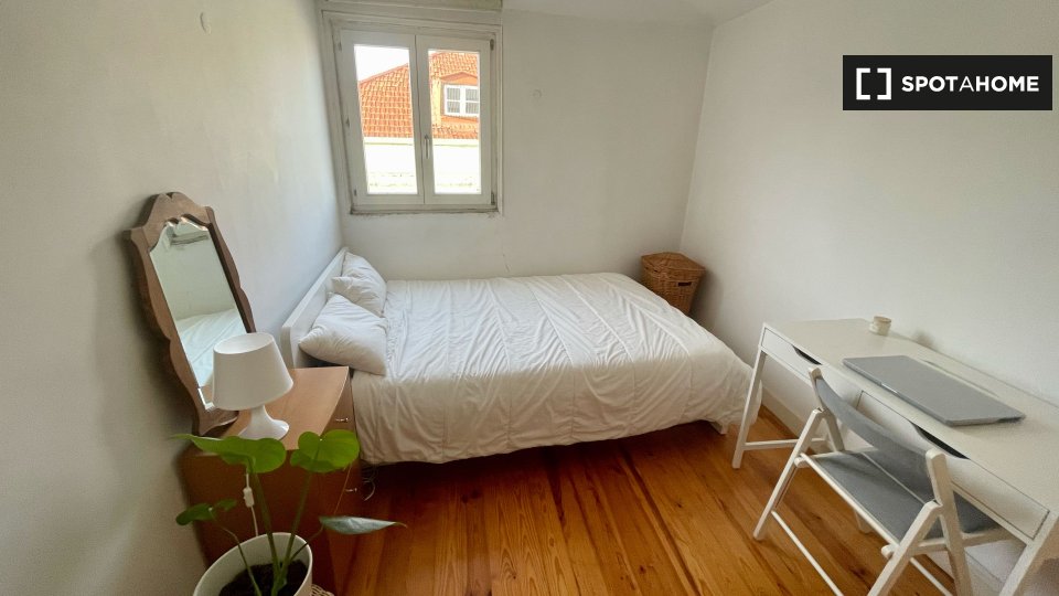 Apartment Lisbon, 2 beds, 75m² — photo 11
